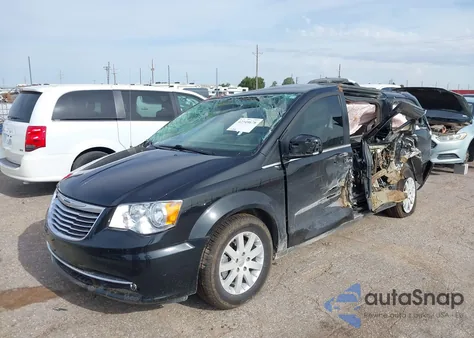2015 Chrysler Town & Country Touring z USA, uszkodzony, nr VIN 2C4RC1BG4FR751230